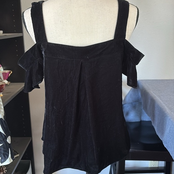 NWT Women’s Topshop Size 8 Black Velvet Ruffle on or off shoulder Velvet Top - Picture 3 of 6